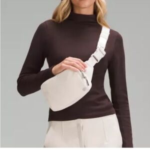 Lululemon Everywhere Belt Bag